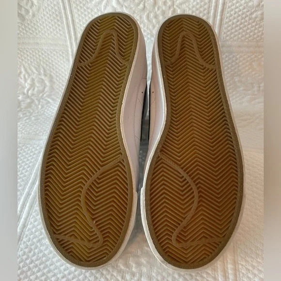 Nike Blazer Mid '77 High Top Sneakers Black/White 4.5Y/6W
Basketball Vintage - Picture 7 of 9